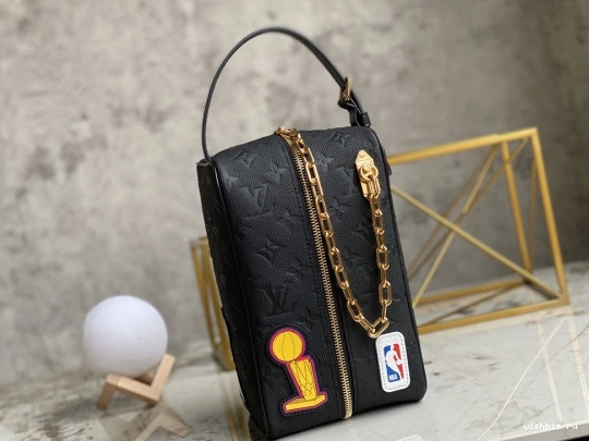 WIS VUITTON DOPP LOUIS KIT LVXNBA CHANELOAKROOM 0824
